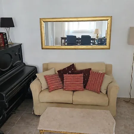 Elysian Crest Maisonette דירה